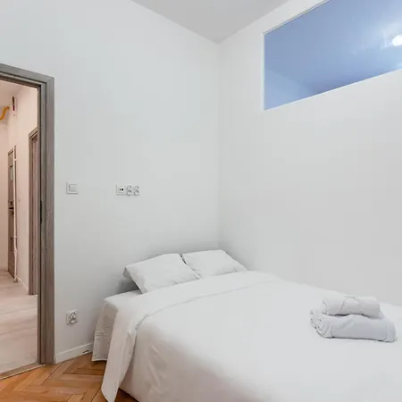 Comfort By Bookinghost Apartamento *
